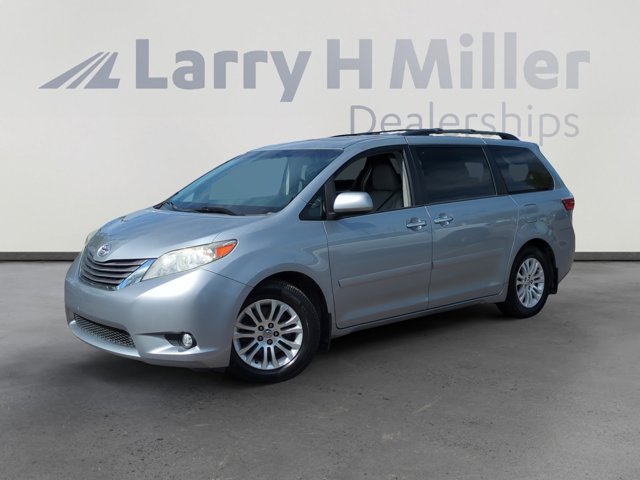 2017 Toyota Sienna XLE Auto Access Seat