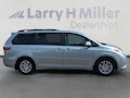 2017 Toyota Sienna XLE Auto Access Seat